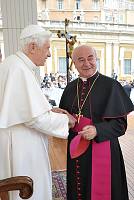 <br>Udienza Generale del 14 Aprile 2010<br><br> - (Copyright L'OSSERVATORE ROMANO - Servizio Fotografico - photo@ossrom.va)