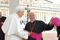 <br>Udienza Generale del 14 Aprile 2010<br><br> - (Copyright L'OSSERVATORE ROMANO - Servizio Fotografico - photo@ossrom.va)