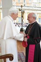 <br>Udienza Generale del 14 Aprile 2010<br><br> - (Copyright L'OSSERVATORE ROMANO - Servizio Fotografico - photo@ossrom.va)