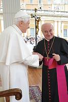 <br>Udienza Generale del 14 Aprile 2010<br><br> - (Copyright L'OSSERVATORE ROMANO - Servizio Fotografico - photo@ossrom.va)