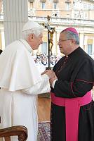 <br>Udienza Generale del 14 Aprile 2010<br><br> - (Copyright L'OSSERVATORE ROMANO - Servizio Fotografico - photo@ossrom.va)