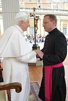 <br>Udienza Generale del 14 Aprile 2010<br><br> - (Copyright L'OSSERVATORE ROMANO - Servizio Fotografico - photo@ossrom.va)