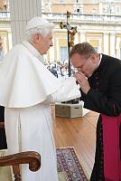 <br>Udienza Generale del 14 Aprile 2010<br><br> - (Copyright L'OSSERVATORE ROMANO - Servizio Fotografico - photo@ossrom.va)