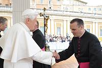 <br>Udienza Generale del 14 Aprile 2010<br><br> - (Copyright L'OSSERVATORE ROMANO - Servizio Fotografico - photo@ossrom.va)