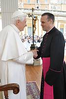 <br>Udienza Generale del 14 Aprile 2010<br><br> - (Copyright L'OSSERVATORE ROMANO - Servizio Fotografico - photo@ossrom.va)