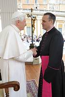 <br>Udienza Generale del 14 Aprile 2010<br><br> - (Copyright L'OSSERVATORE ROMANO - Servizio Fotografico - photo@ossrom.va)
