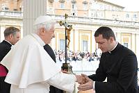 <br>Udienza Generale del 14 Aprile 2010<br><br> - (Copyright L'OSSERVATORE ROMANO - Servizio Fotografico - photo@ossrom.va)