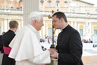 <br>Udienza Generale del 14 Aprile 2010<br><br> - (Copyright L'OSSERVATORE ROMANO - Servizio Fotografico - photo@ossrom.va)