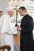 <br>Udienza Generale del 14 Aprile 2010<br><br> - (Copyright L'OSSERVATORE ROMANO - Servizio Fotografico - photo@ossrom.va)