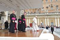 <br>Udienza Generale del 14 Aprile 2010<br><br> - (Copyright L'OSSERVATORE ROMANO - Servizio Fotografico - photo@ossrom.va)