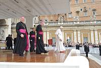 <br>Udienza Generale del 14 Aprile 2010<br><br> - (Copyright L'OSSERVATORE ROMANO - Servizio Fotografico - photo@ossrom.va)