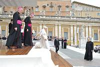 <br>Udienza Generale del 14 Aprile 2010<br><br> - (Copyright L'OSSERVATORE ROMANO - Servizio Fotografico - photo@ossrom.va)