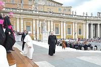 <br>Udienza Generale del 14 Aprile 2010<br><br> - (Copyright L'OSSERVATORE ROMANO - Servizio Fotografico - photo@ossrom.va)