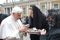 <br>Udienza Generale del 14 Aprile 2010<br><br> - (Copyright L'OSSERVATORE ROMANO - Servizio Fotografico - photo@ossrom.va)
