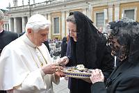 <br>Udienza Generale del 14 Aprile 2010<br><br> - (Copyright L'OSSERVATORE ROMANO - Servizio Fotografico - photo@ossrom.va)
