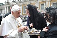 <br>Udienza Generale del 14 Aprile 2010<br><br> - (Copyright L'OSSERVATORE ROMANO - Servizio Fotografico - photo@ossrom.va)