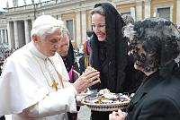 <br>Udienza Generale del 14 Aprile 2010<br><br> - (Copyright L'OSSERVATORE ROMANO - Servizio Fotografico - photo@ossrom.va)