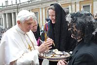 <br>Udienza Generale del 14 Aprile 2010<br><br> - (Copyright L'OSSERVATORE ROMANO - Servizio Fotografico - photo@ossrom.va)