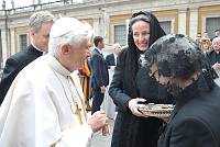 <br>Udienza Generale del 14 Aprile 2010<br><br> - (Copyright L'OSSERVATORE ROMANO - Servizio Fotografico - photo@ossrom.va)
