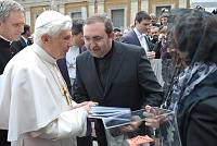 <br>Udienza Generale del 14 Aprile 2010<br><br> - (Copyright L'OSSERVATORE ROMANO - Servizio Fotografico - photo@ossrom.va)