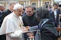 <br>Udienza Generale del 14 Aprile 2010<br><br> - (Copyright L'OSSERVATORE ROMANO - Servizio Fotografico - photo@ossrom.va)