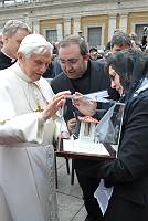 <br>Udienza Generale del 14 Aprile 2010<br><br> - (Copyright L'OSSERVATORE ROMANO - Servizio Fotografico - photo@ossrom.va)