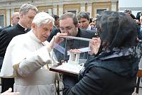 <br>Udienza Generale del 14 Aprile 2010<br><br> - (Copyright L'OSSERVATORE ROMANO - Servizio Fotografico - photo@ossrom.va)
