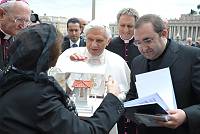 <br>Udienza Generale del 14 Aprile 2010<br><br> - (Copyright L'OSSERVATORE ROMANO - Servizio Fotografico - photo@ossrom.va)
