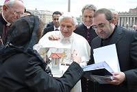 <br>Udienza Generale del 14 Aprile 2010<br><br> - (Copyright L'OSSERVATORE ROMANO - Servizio Fotografico - photo@ossrom.va)