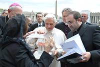 <br>Udienza Generale del 14 Aprile 2010<br><br> - (Copyright L'OSSERVATORE ROMANO - Servizio Fotografico - photo@ossrom.va)