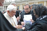 <br>Udienza Generale del 14 Aprile 2010<br><br> - (Copyright L'OSSERVATORE ROMANO - Servizio Fotografico - photo@ossrom.va)