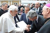 <br>Udienza Generale del 14 Aprile 2010<br><br> - (Copyright L'OSSERVATORE ROMANO - Servizio Fotografico - photo@ossrom.va)