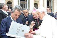 <br>Udienza Generale del 14 Aprile 2010<br><br> - (Copyright L'OSSERVATORE ROMANO - Servizio Fotografico - photo@ossrom.va)