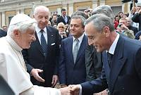 <br>Udienza Generale del 14 Aprile 2010<br><br> - (Copyright L'OSSERVATORE ROMANO - Servizio Fotografico - photo@ossrom.va)