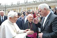 <br>Udienza Generale del 14 Aprile 2010<br><br> - (Copyright L'OSSERVATORE ROMANO - Servizio Fotografico - photo@ossrom.va)