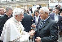 <br>Udienza Generale del 14 Aprile 2010<br><br> - (Copyright L'OSSERVATORE ROMANO - Servizio Fotografico - photo@ossrom.va)