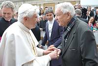 <br>Udienza Generale del 14 Aprile 2010<br><br> - (Copyright L'OSSERVATORE ROMANO - Servizio Fotografico - photo@ossrom.va)