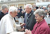 <br>Udienza Generale del 14 Aprile 2010<br><br> - (Copyright L'OSSERVATORE ROMANO - Servizio Fotografico - photo@ossrom.va)