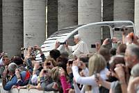 <br>Udienza Generale del 14 Aprile 2010<br><br> - (Copyright L'OSSERVATORE ROMANO - Servizio Fotografico - photo@ossrom.va)