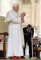 <br>Udienza Generale del 14 Aprile 2010<br><br> - (Copyright L'OSSERVATORE ROMANO - Servizio Fotografico - photo@ossrom.va)