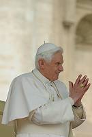 <br>Udienza Generale del 14 Aprile 2010<br><br> - (Copyright L'OSSERVATORE ROMANO - Servizio Fotografico - photo@ossrom.va)