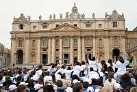 <br>Udienza Generale del 14 Aprile 2010<br><br> - (Copyright L'OSSERVATORE ROMANO - Servizio Fotografico - photo@ossrom.va)