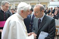 <br>Udienza Generale del 14 Aprile 2010<br><br> - (Copyright L'OSSERVATORE ROMANO - Servizio Fotografico - photo@ossrom.va)