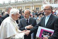 <br>Udienza Generale del 14 Aprile 2010<br><br> - (Copyright L'OSSERVATORE ROMANO - Servizio Fotografico - photo@ossrom.va)