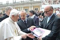 <br>Udienza Generale del 14 Aprile 2010<br><br> - (Copyright L'OSSERVATORE ROMANO - Servizio Fotografico - photo@ossrom.va)