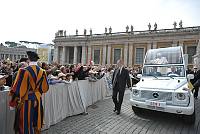 <br>Udienza Generale del 14 Aprile 2010<br><br> - (Copyright L'OSSERVATORE ROMANO - Servizio Fotografico - photo@ossrom.va)
