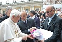<br>Udienza Generale del 14 Aprile 2010<br><br> - (Copyright L'OSSERVATORE ROMANO - Servizio Fotografico - photo@ossrom.va)