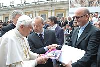 <br>Udienza Generale del 14 Aprile 2010<br><br> - (Copyright L'OSSERVATORE ROMANO - Servizio Fotografico - photo@ossrom.va)