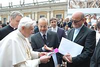 <br>Udienza Generale del 14 Aprile 2010<br><br> - (Copyright L'OSSERVATORE ROMANO - Servizio Fotografico - photo@ossrom.va)