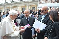 <br>Udienza Generale del 14 Aprile 2010<br><br> - (Copyright L'OSSERVATORE ROMANO - Servizio Fotografico - photo@ossrom.va)